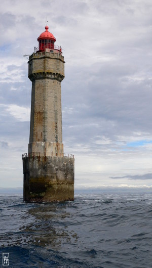 La Jument lighthouse on a grey sky background - Phare de La Jument sur un fond de ciel gris