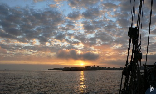 Sunset over Batz island - Coucher de soleil sur l’île de Batz