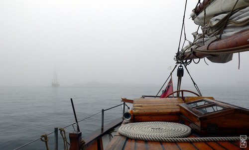 Ship in the fog - Bateau dans le brouillard