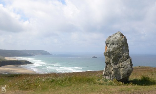 Megalith on the Lostmarc’h head - Menhir sur la pointe de Lostmarc’h