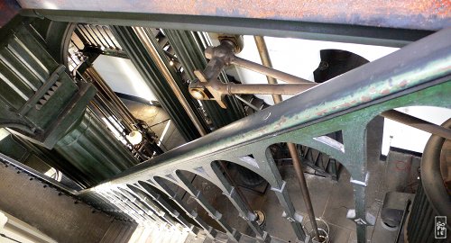 View of the engine from the beam level floor - Machine vue de l’étage du levier