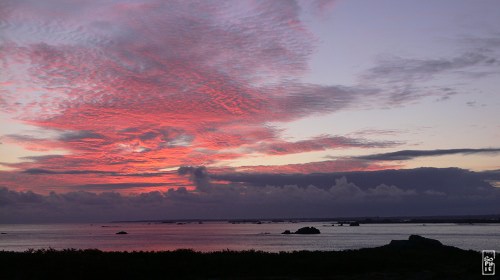 Sunset west of Ouessant - Coucher de soleil à l’ouest d’Ouessant