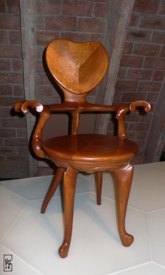 Chair designed by Gaudì - Chaise dessinée par Gaudì