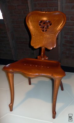 Chair designed by Gaudì - Chaise dessinée par Gaudì